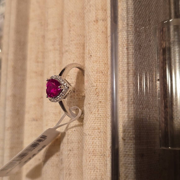 KOHLS STERLING SILVER LAB CREATED HEART SHAPED RUBY & WHITE SAPPHIRE RING SIZE 7 - Picture 11 of 16